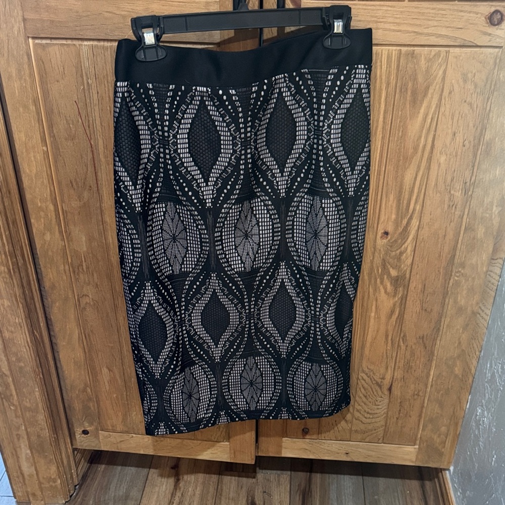 Maurices Black and Gray Geometric Pencil Skirt